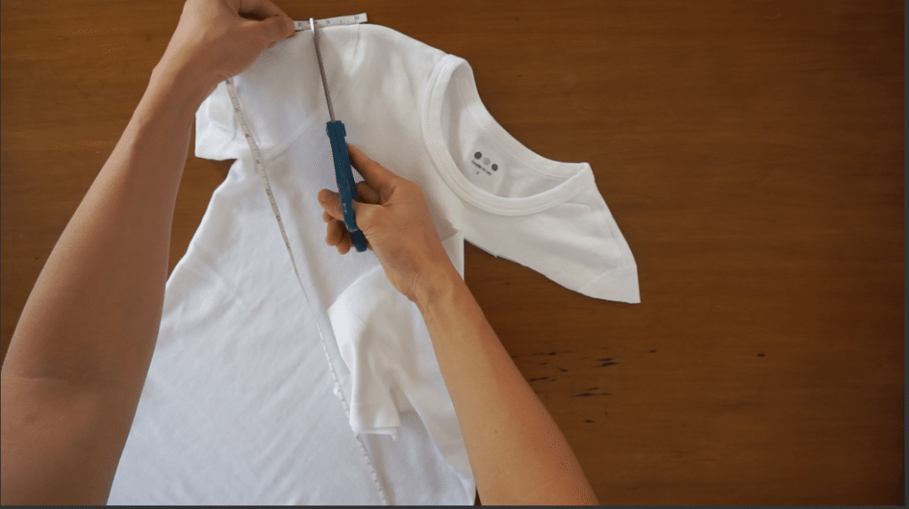 how to cut shirt into off shoulder