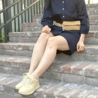 Sideview of the raffia crochet belt bag