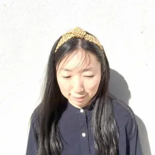 Front view of the raffia crochet headband