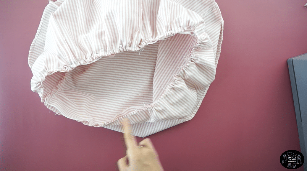 Pin the ruffled hem to the hip part with the right sides facing together.