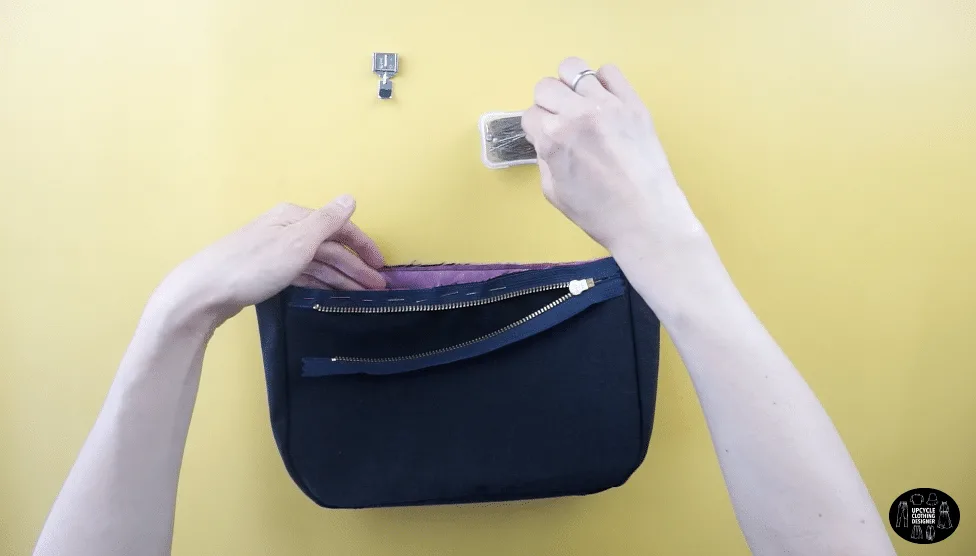 Pin the zipper to the top opening of the purse