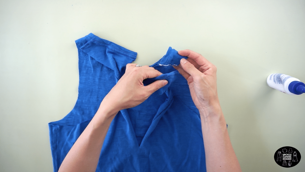Swivel the twist tank top straps and join the shoulder seams on both sides.