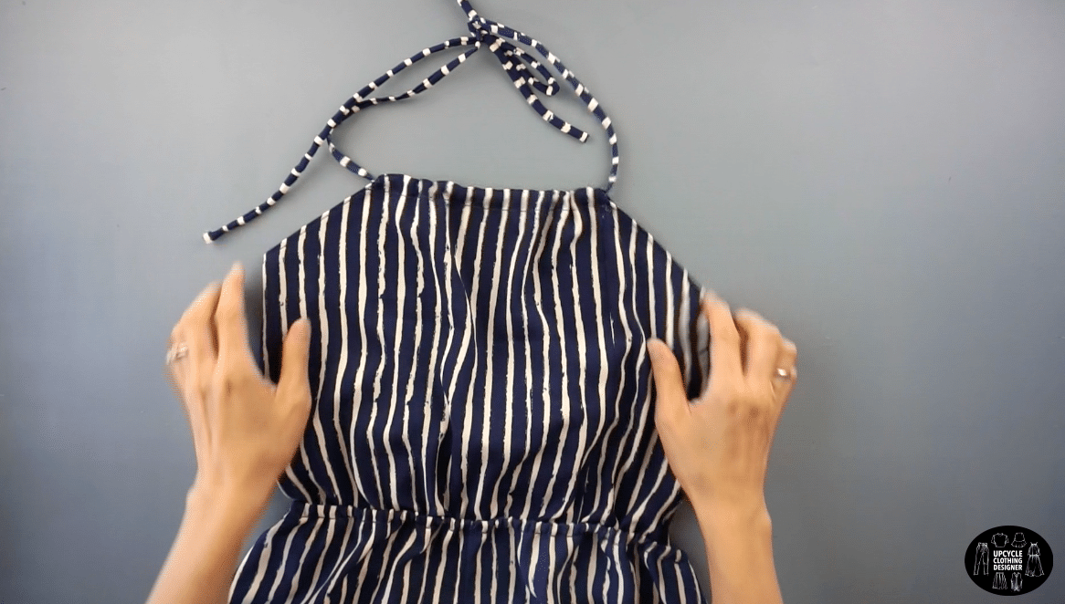 Tie a bow with the halter drawstring.