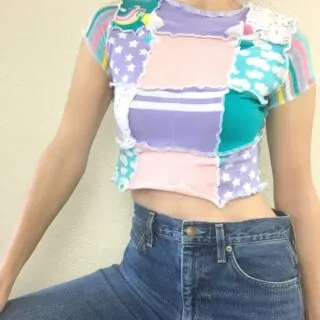 socks to t-shirt side view