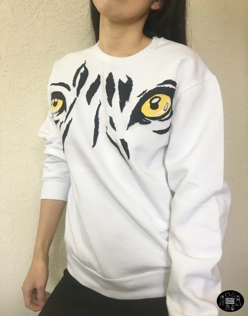 Tiger graphic applique oversized sweatshirt sideview