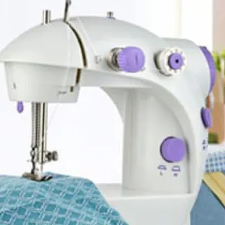 mini sewing machine sewing fabric