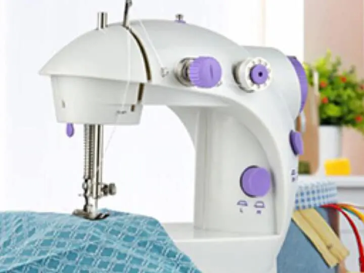 mini sewing machine sewing fabric