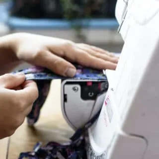 serger sewing machine to hem the fabric